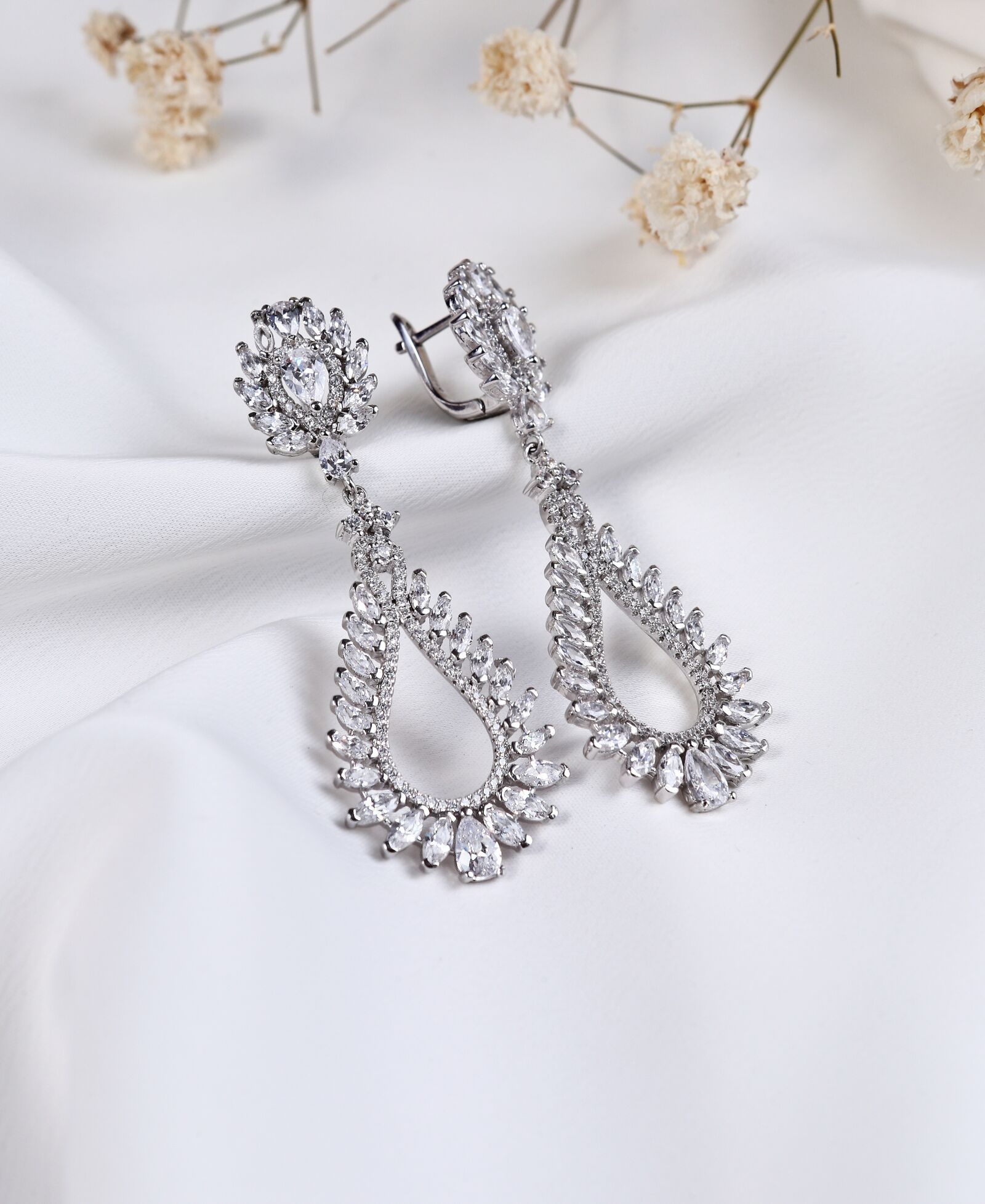 Canon EOS 5D Mark III sample photo. Silver jewelry, silver earring photography