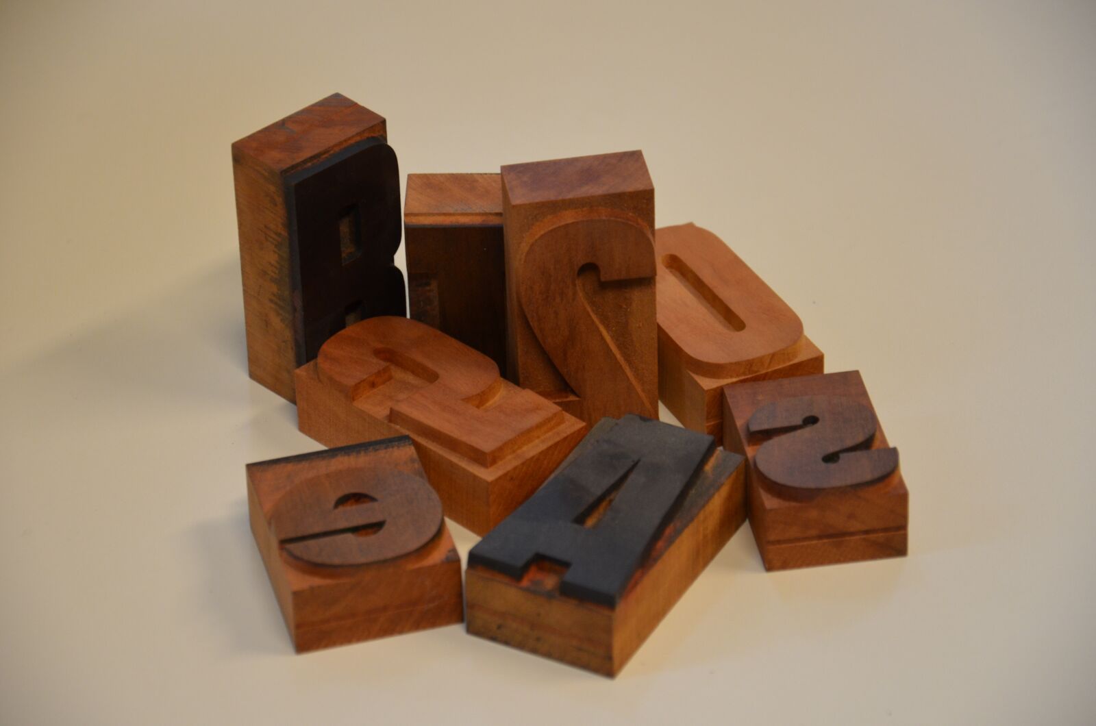 Nikon D5100 sample photo. Moving letter, print set photography