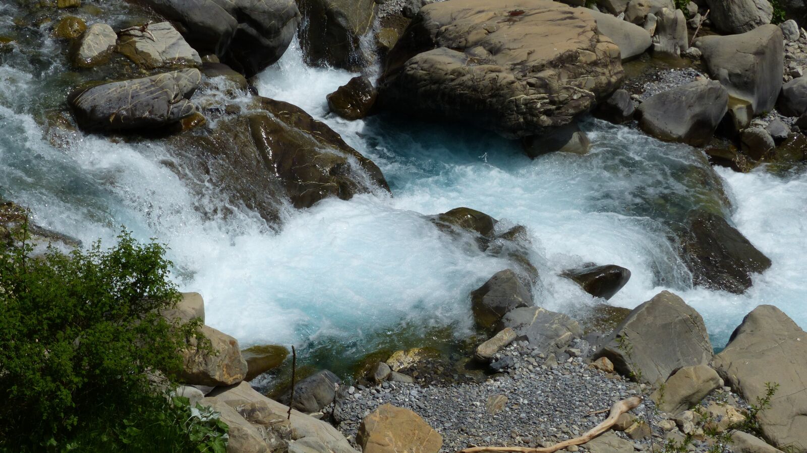 Panasonic Lumix DMC-FZ200 sample photo. Water, torrent, current photography
