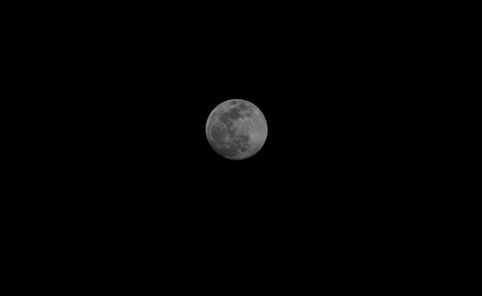 Canon EOS 77D (EOS 9000D / EOS 770D) + Canon EF-S 55-250mm F4-5.6 IS II sample photo. Month, moon, sky photography