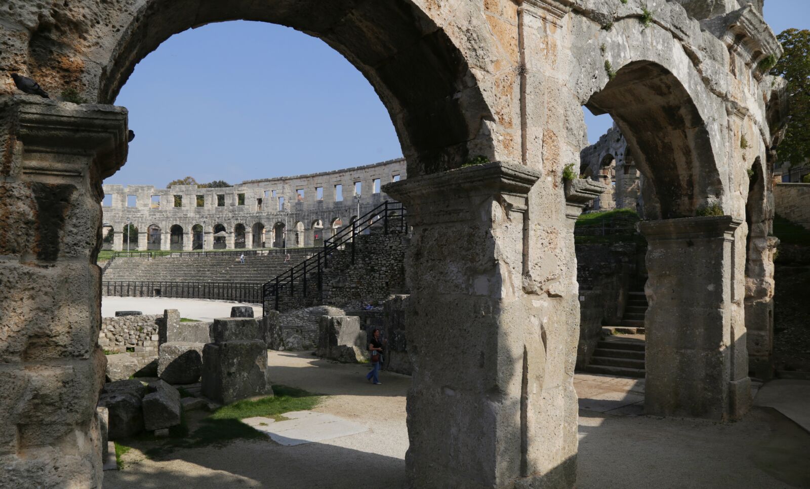 Canon EOS 6D + Canon EF 24-105mm F4L IS USM sample photo. Architecture, arch, travel photography