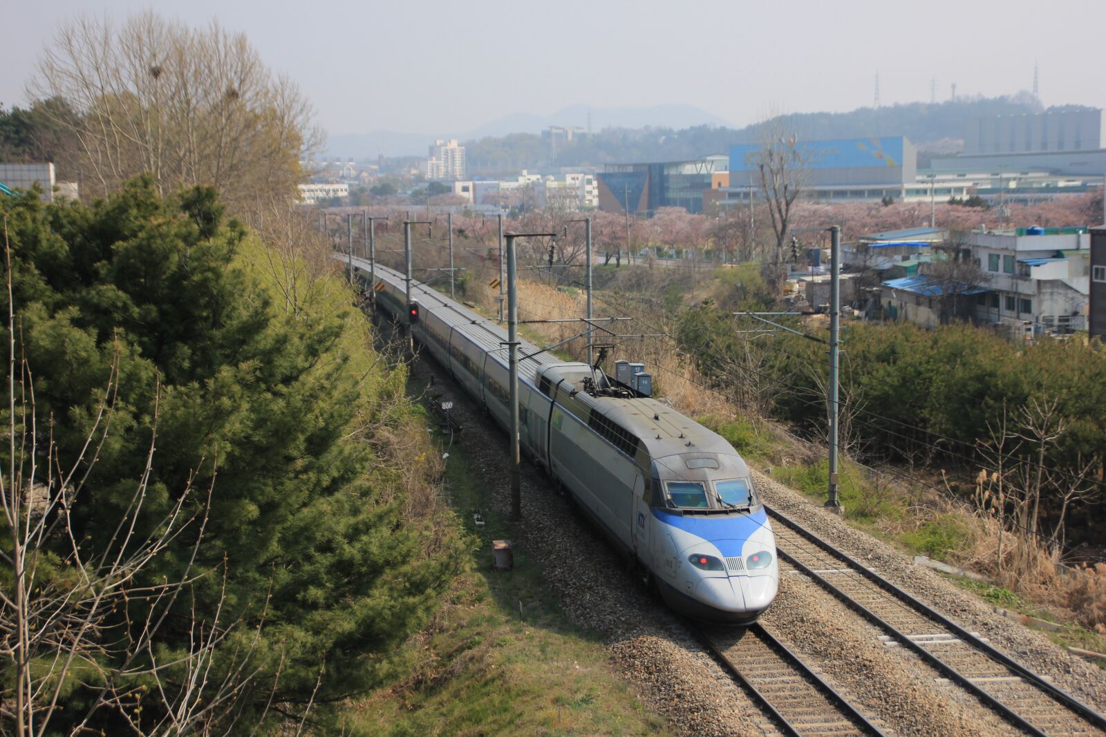 Canon EOS 600D (Rebel EOS T3i / EOS Kiss X5) sample photo. Korea, railway, transportation photography