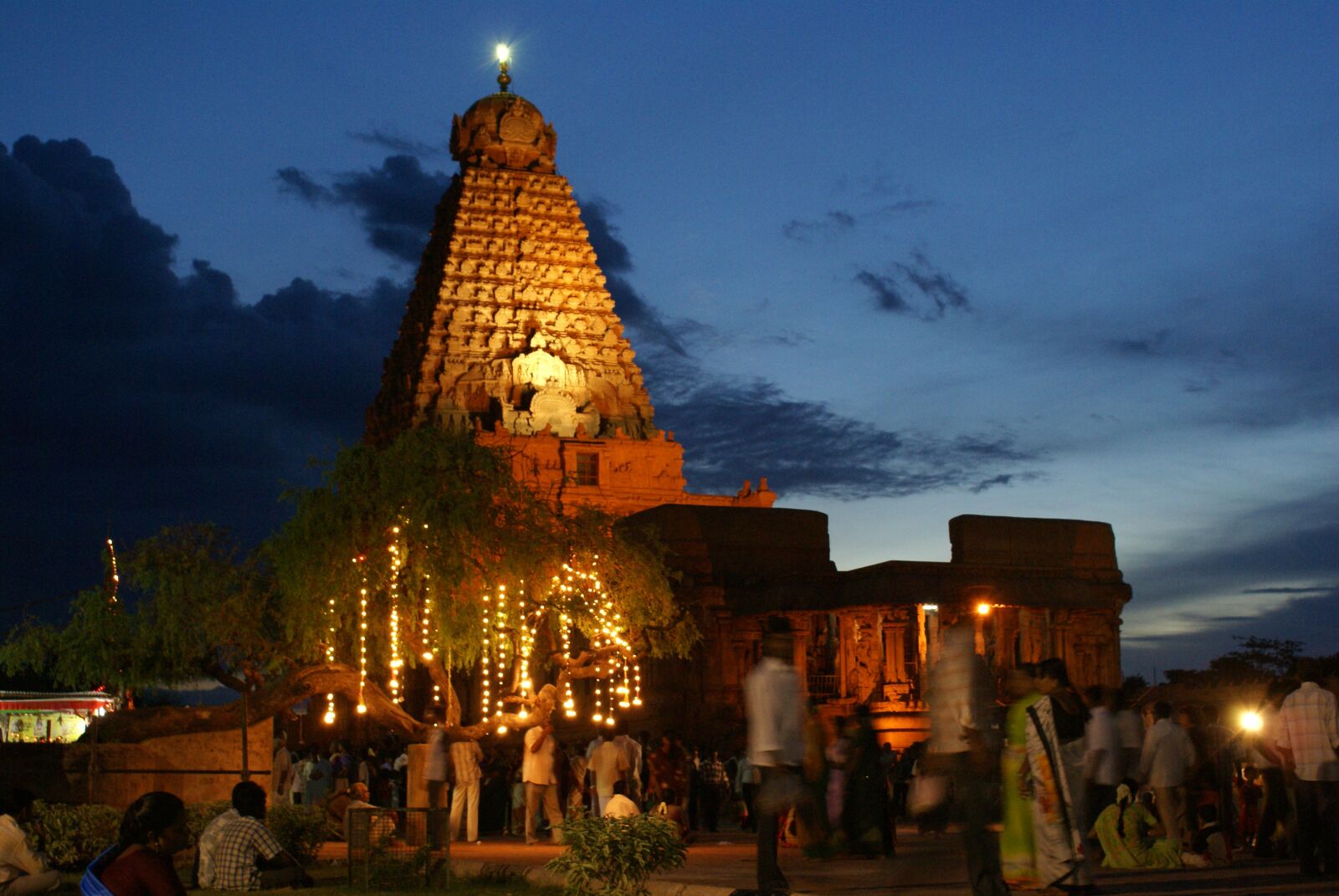 Sony Alpha DSLR-A100 sample photo. Night, image, india photography