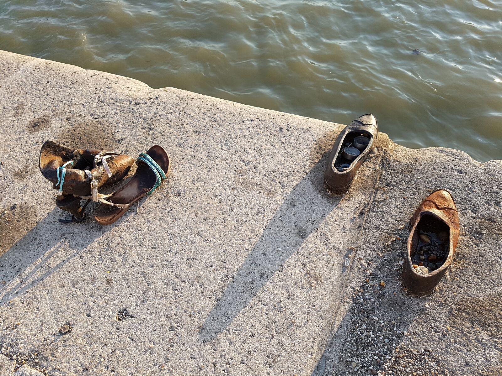 Samsung Galaxy S7 Edge sample photo. Budapest, shoes, bank of photography