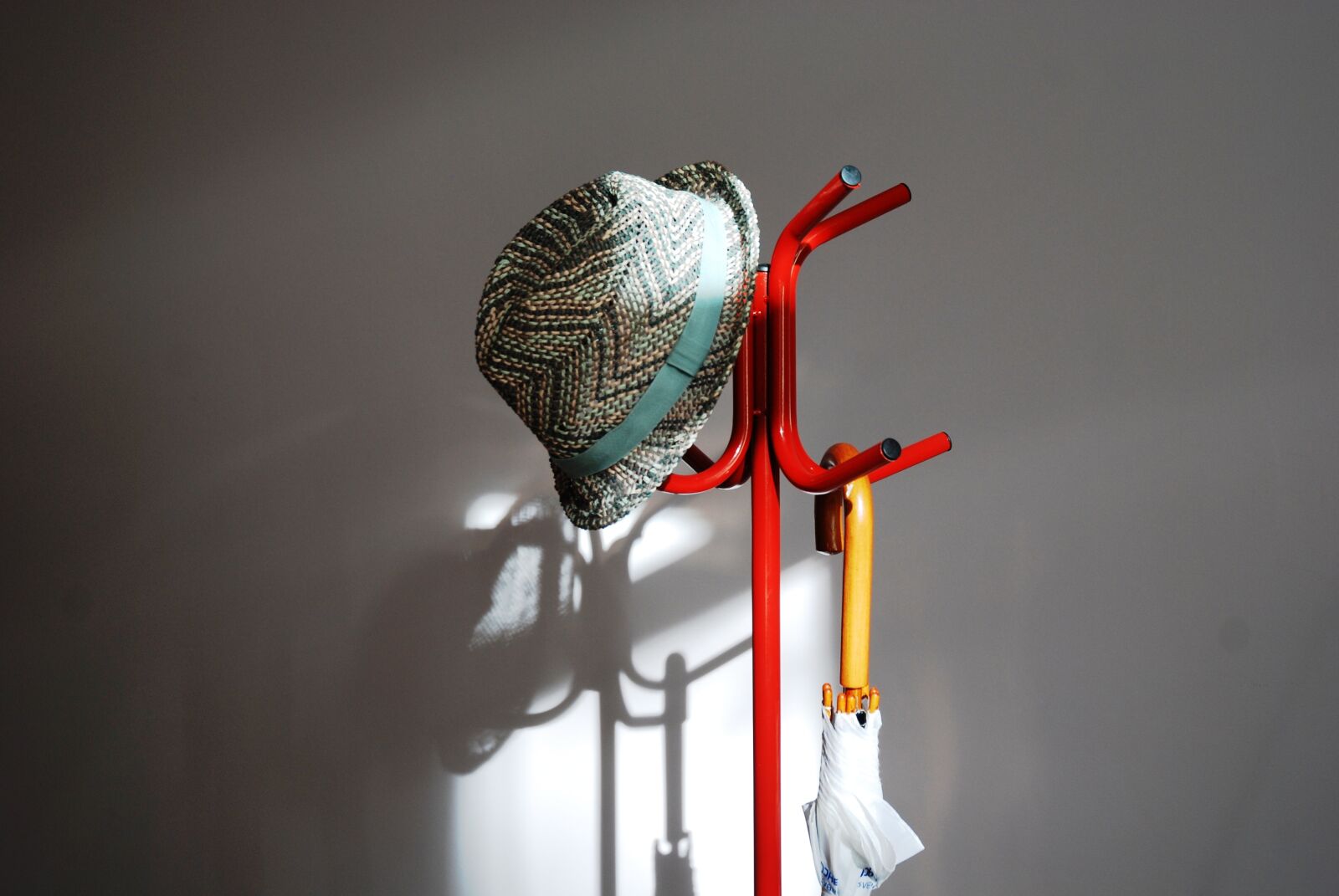 Nikon D80 sample photo. Hanger, hat, umbrella photography