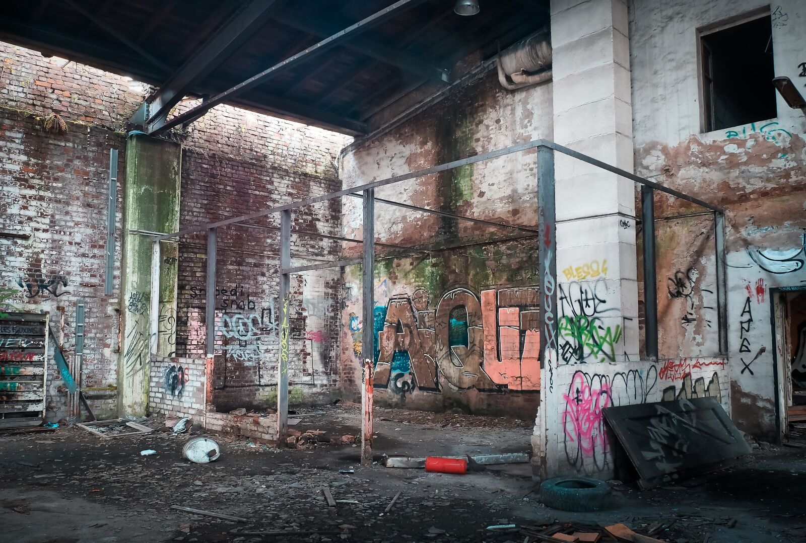 Olympus OM-D E-M10 sample photo. Lost places, old, decay photography