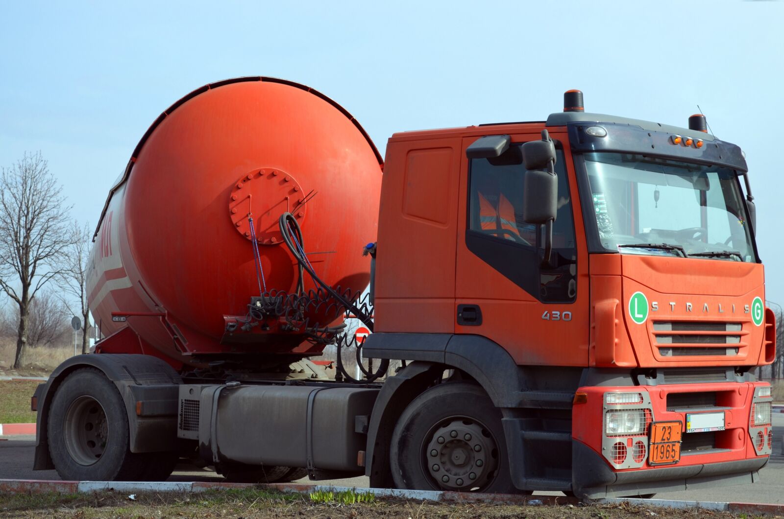 Nikon D5100 sample photo. Truck, tanker, fuel photography