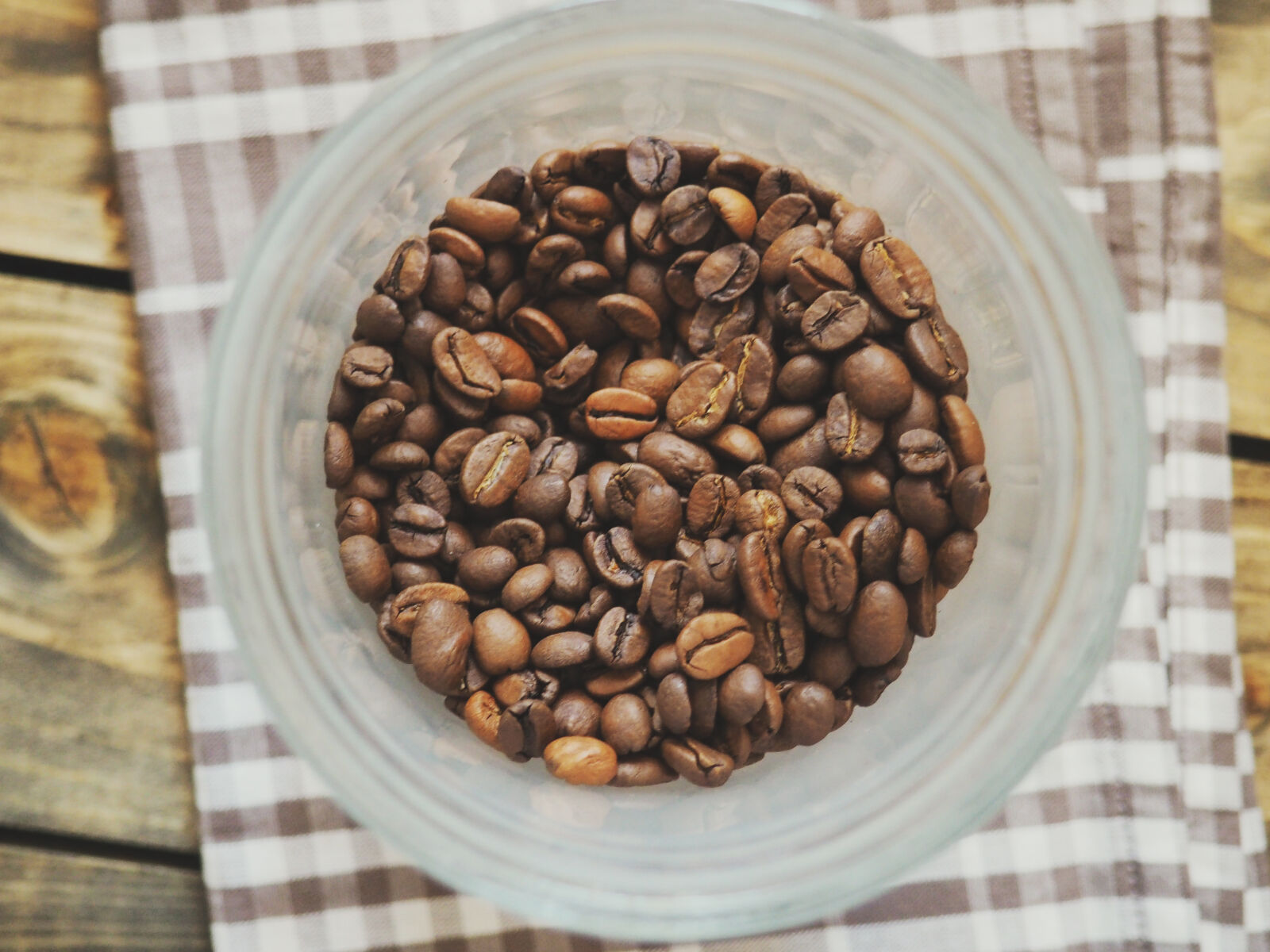 Olympus OM-D E-M10 II sample photo. Wood, beans, coffee, background photography
