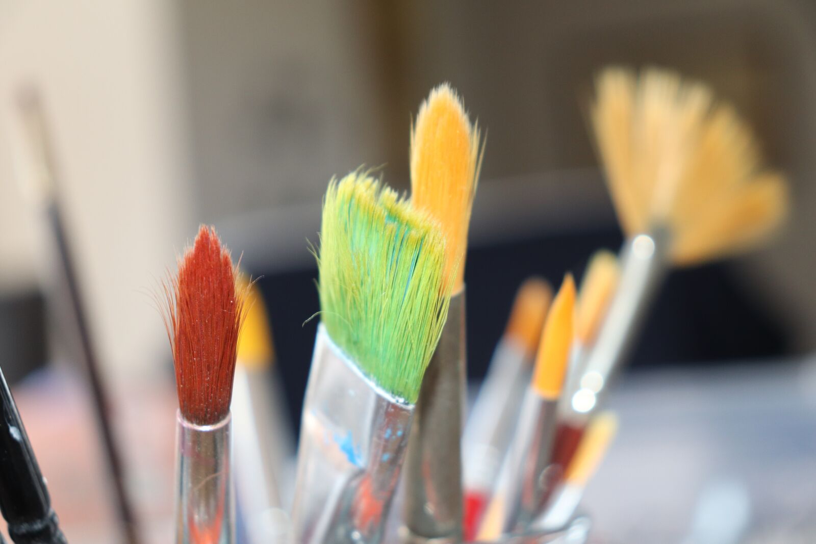 Canon EOS 800D (EOS Rebel T7i / EOS Kiss X9i) sample photo. Brushes, painting, paint photography