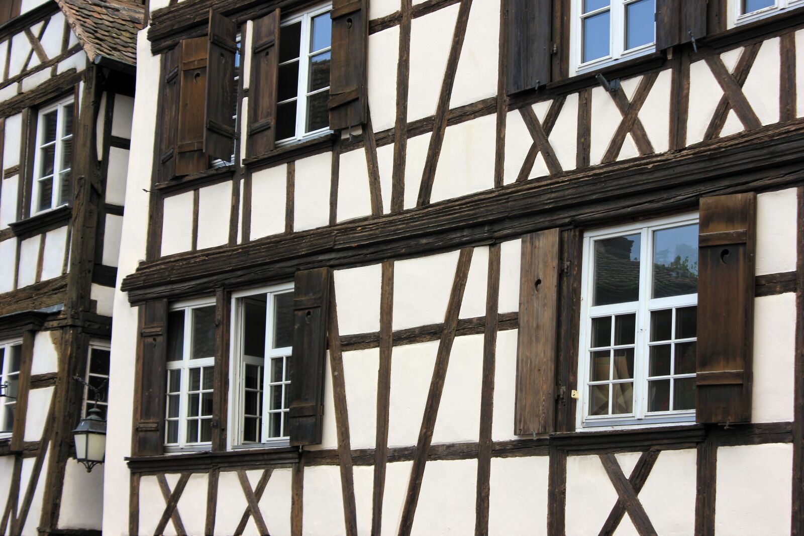 Canon EOS 550D (EOS Rebel T2i / EOS Kiss X4) sample photo. Alsace, building, facade photography