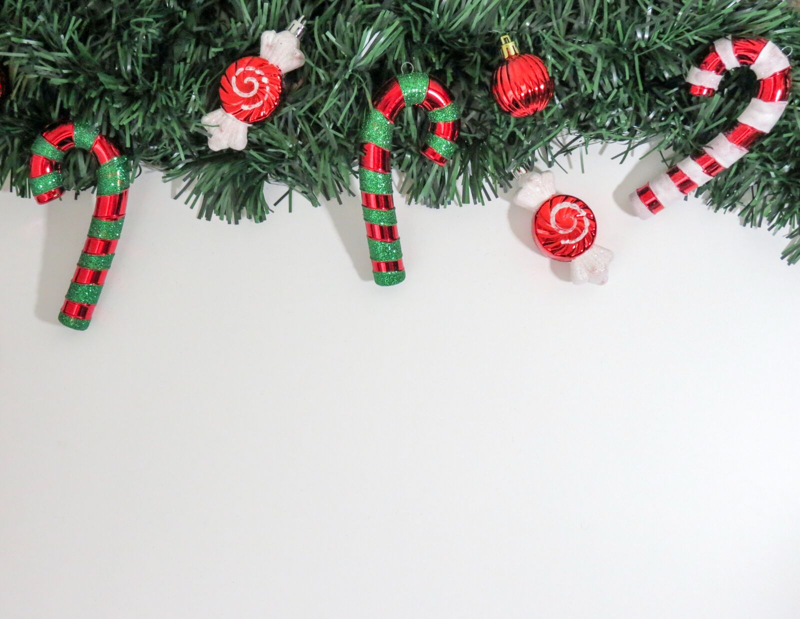 Canon PowerShot SX40 HS sample photo. Candy cane, wreath, holiday photography
