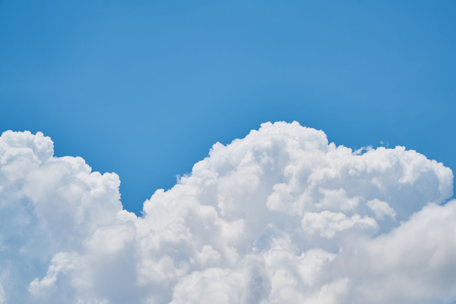Sony a7R II sample photo. Cloud, blue, clouds photography