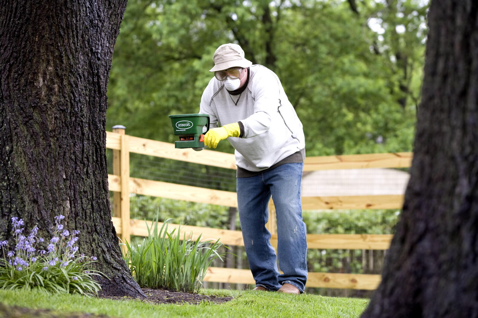 Canon EOS-1Ds Mark II sample photo. Man, wearing, gloves, goggles photography