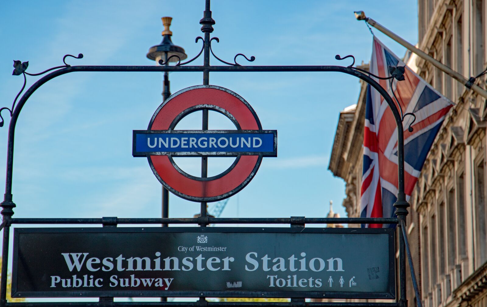 Canon EOS 6D Mark II sample photo. London, metro, underground photography