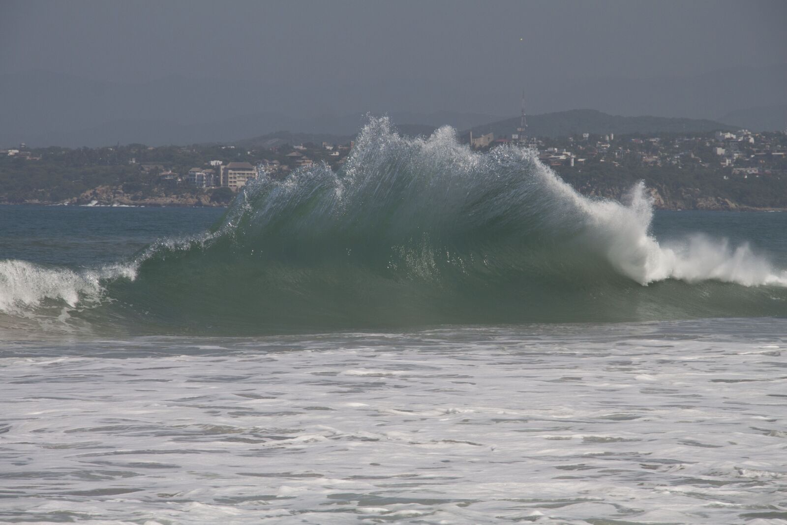 Canon EOS 500D (EOS Rebel T1i / EOS Kiss X3) sample photo. Waves, breaking, sea photography