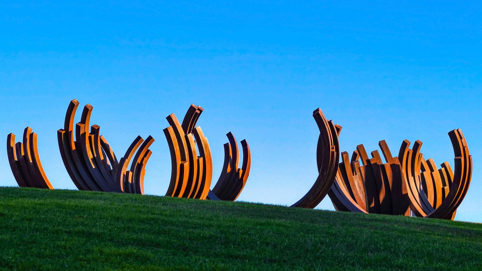 Fujifilm X30 sample photo. Sculpture, modern art, metal photography