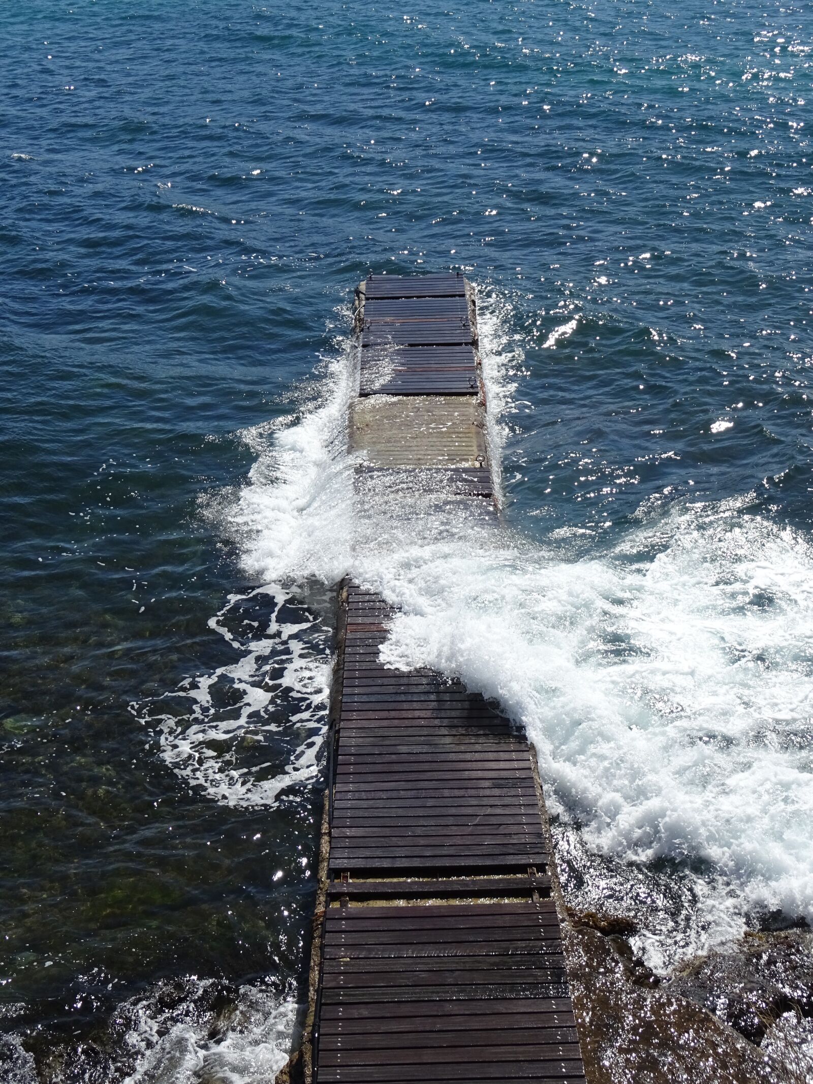 Sony DSC-HX60 sample photo. Sea, wave photography