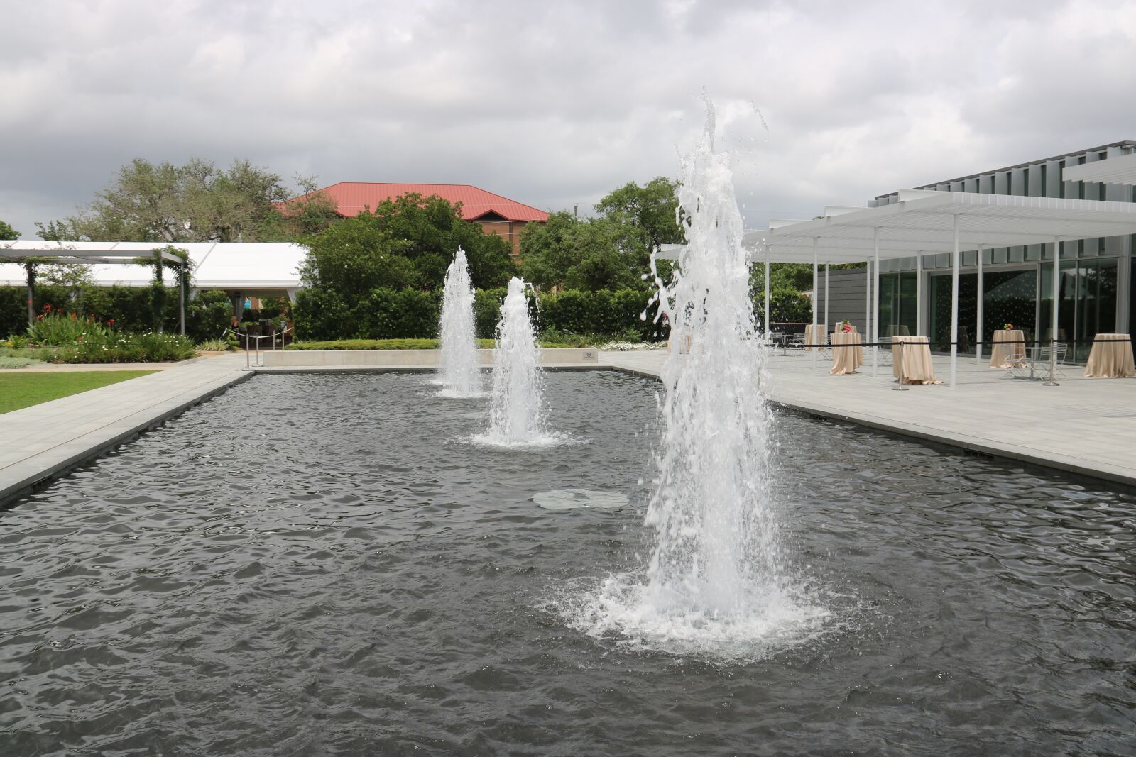 Canon EOS 750D (EOS Rebel T6i / EOS Kiss X8i) sample photo. Park, garden, water fountain photography