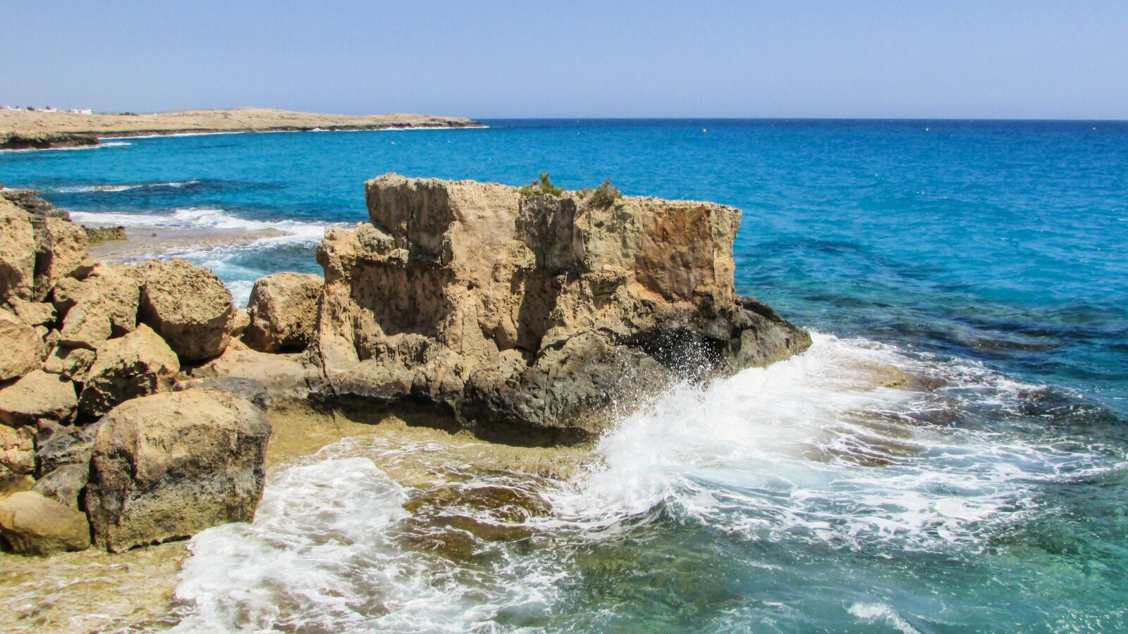 Canon PowerShot SX400 IS sample photo. Rocky coast, rock, wave photography