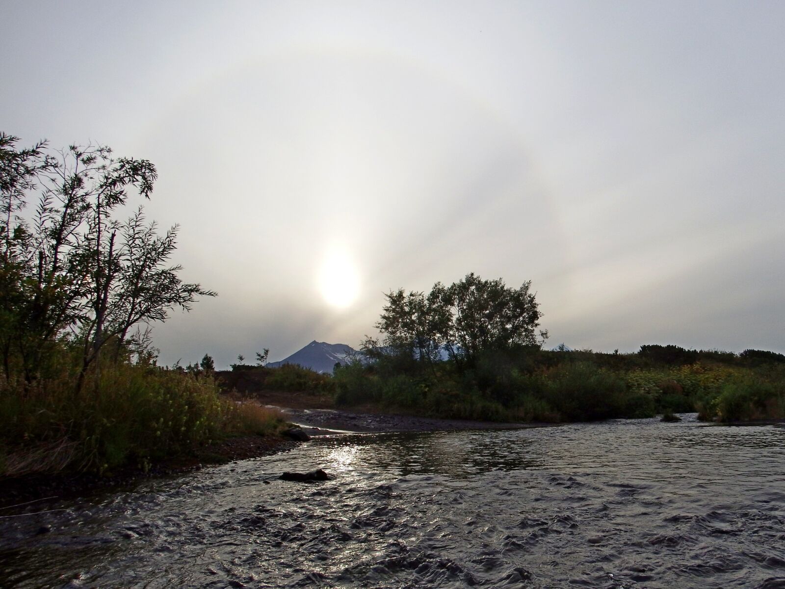 Fujifilm FinePix S1 sample photo. Halo, sunshine, volcanoes photography