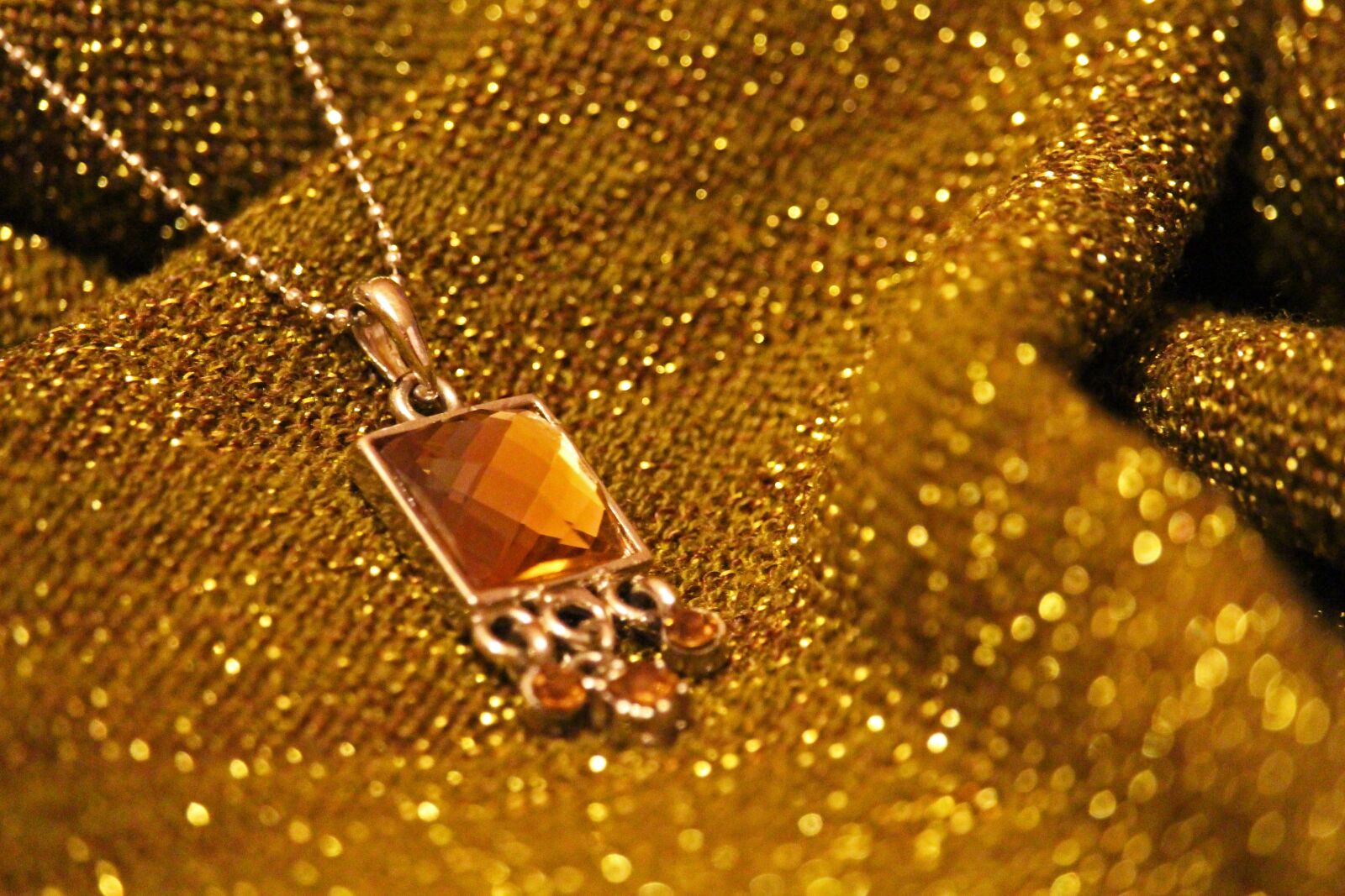 Canon EF-S 55-250mm F4-5.6 IS STM sample photo. Jewel, jewellery, fashion jewelry photography