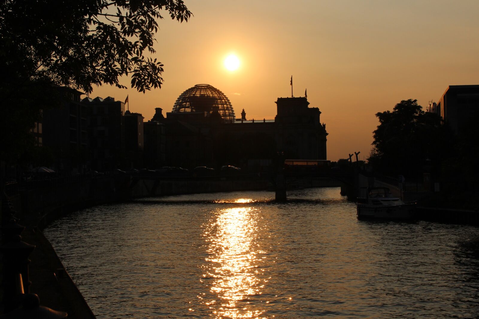 Canon EOS 700D (EOS Rebel T5i / EOS Kiss X7i) sample photo. Sunset, spree, abendstimmung photography