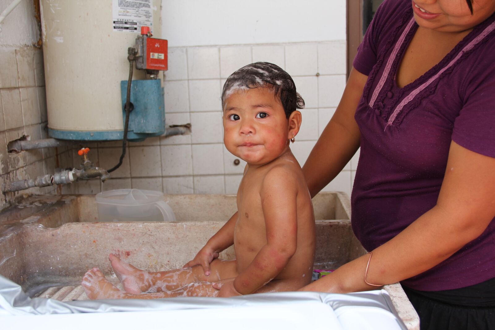 Canon EOS 60D sample photo. Little child washing, child photography
