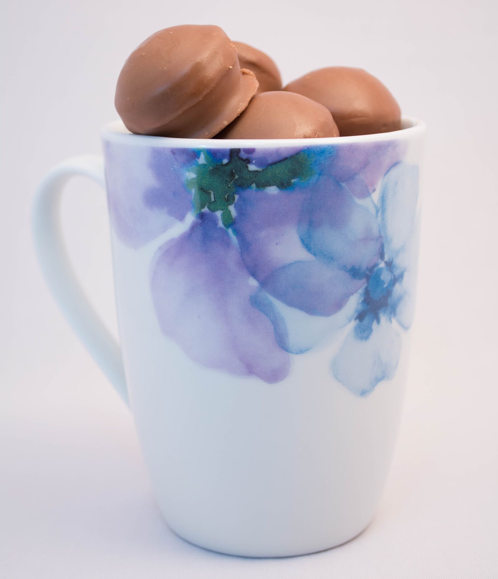 Nikon D5200 sample photo. Mug, bonbons, chocolates photography