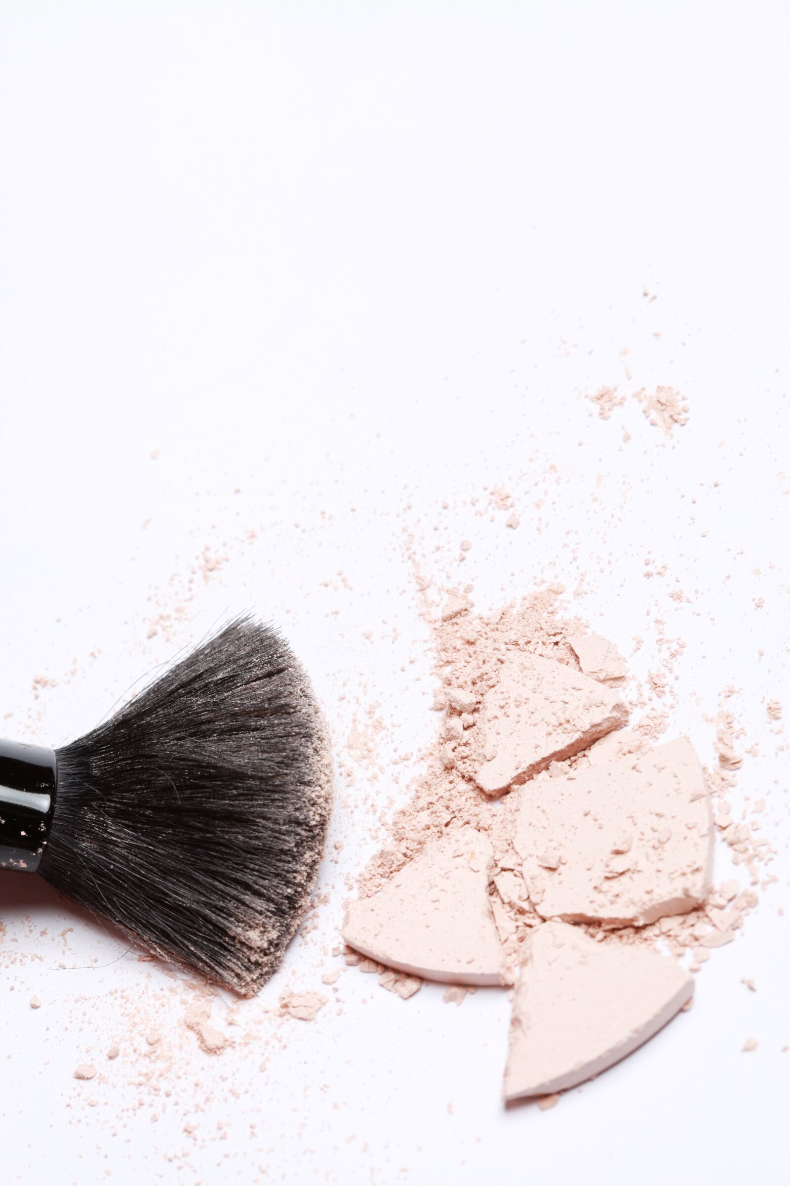 Canon EOS 5D Mark II sample photo. Brush, makeup, powder photography