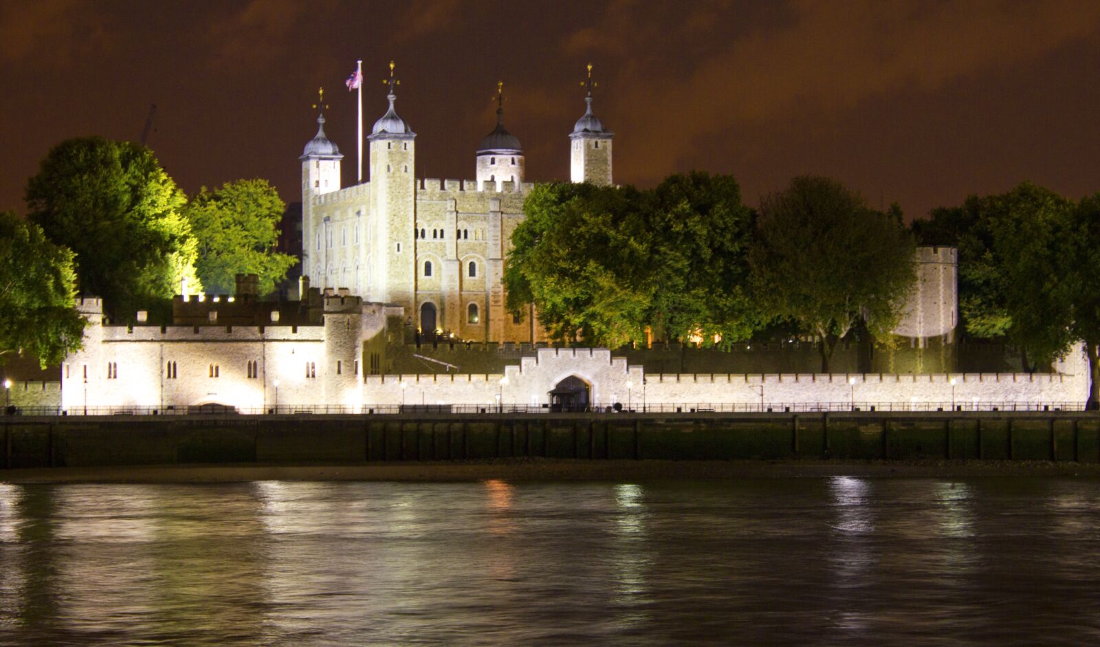 Canon EOS 550D (EOS Rebel T2i / EOS Kiss X4) sample photo. London, tower, architecture photography