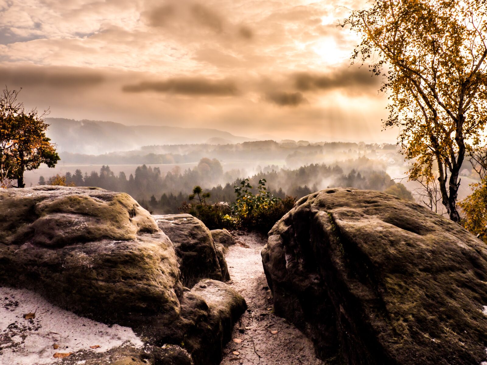 Olympus PEN E-PL7 sample photo. Mountains, autumn, landscape photography