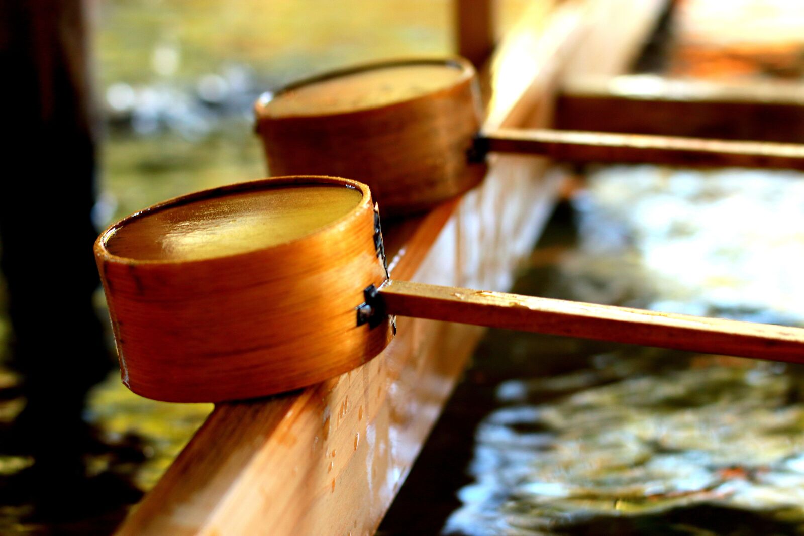 Canon EOS 70D + Canon EF 50mm F1.8 STM sample photo. Wood, water, spoon photography