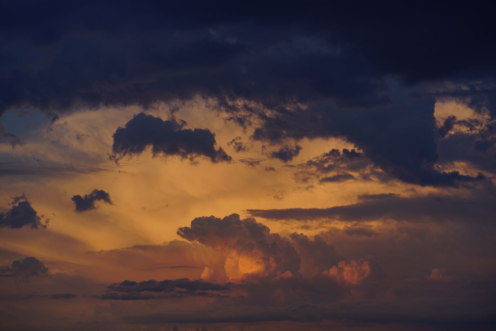 Sony a7R II + Sony FE 90mm F2.8 Macro G OSS sample photo. Sky, clouds, mood photography