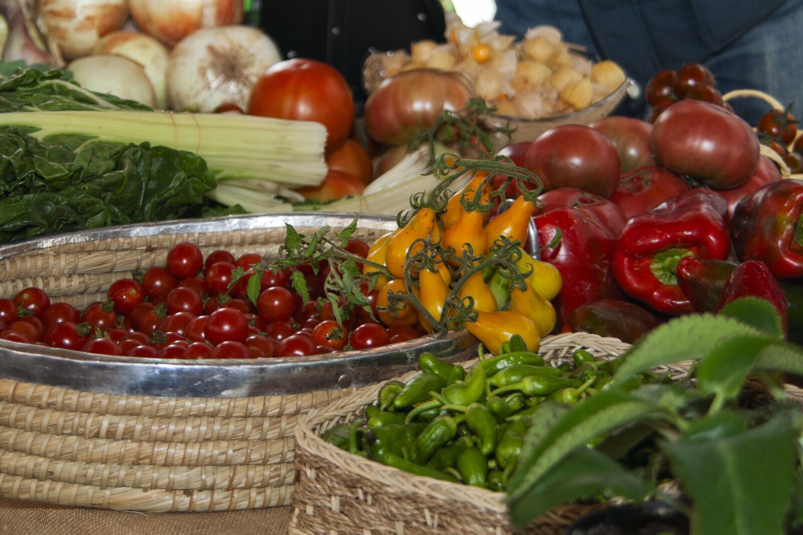 Canon EOS 350D (EOS Digital Rebel XT / EOS Kiss Digital N) sample photo. Vegetables, tomatoes, food photography