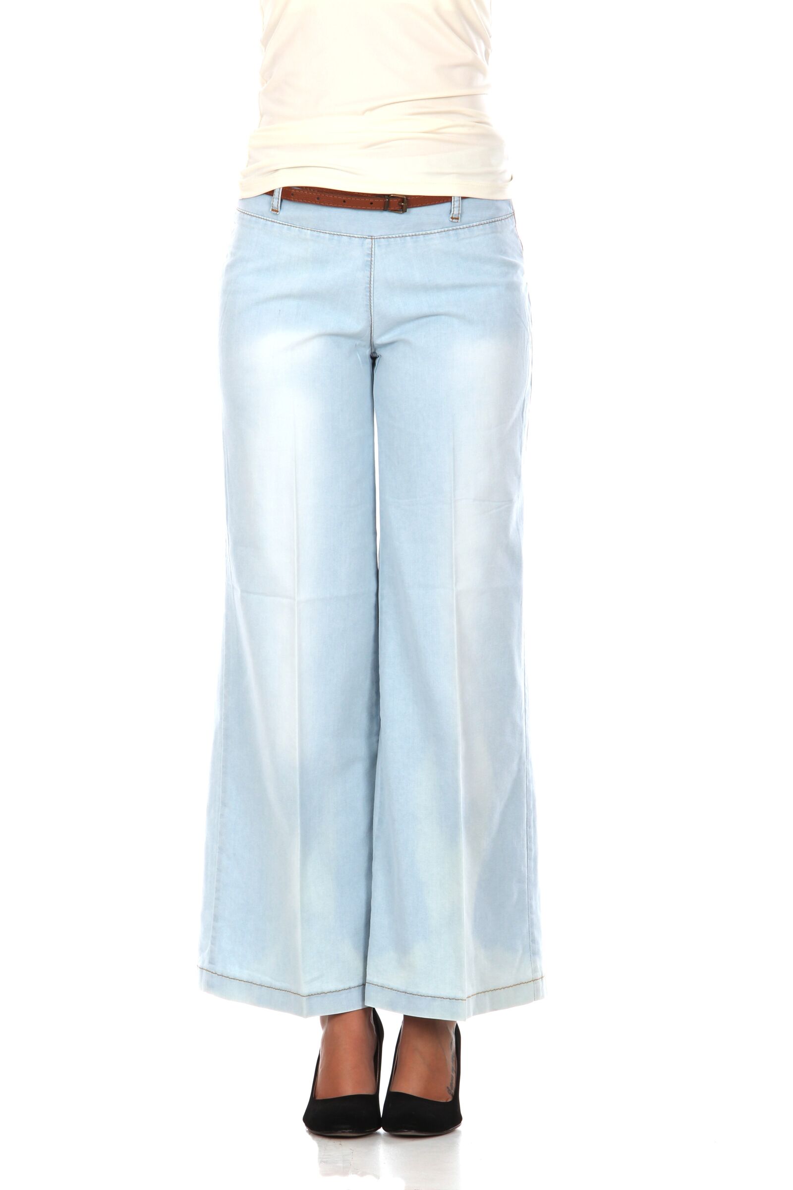 Canon EOS 600D (Rebel EOS T3i / EOS Kiss X5) sample photo. Pants, shoes, leg photography
