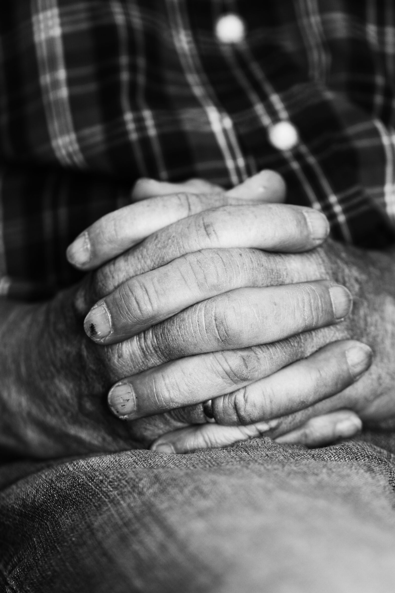Canon EOS 7D Mark II sample photo. Hands, human, old photography