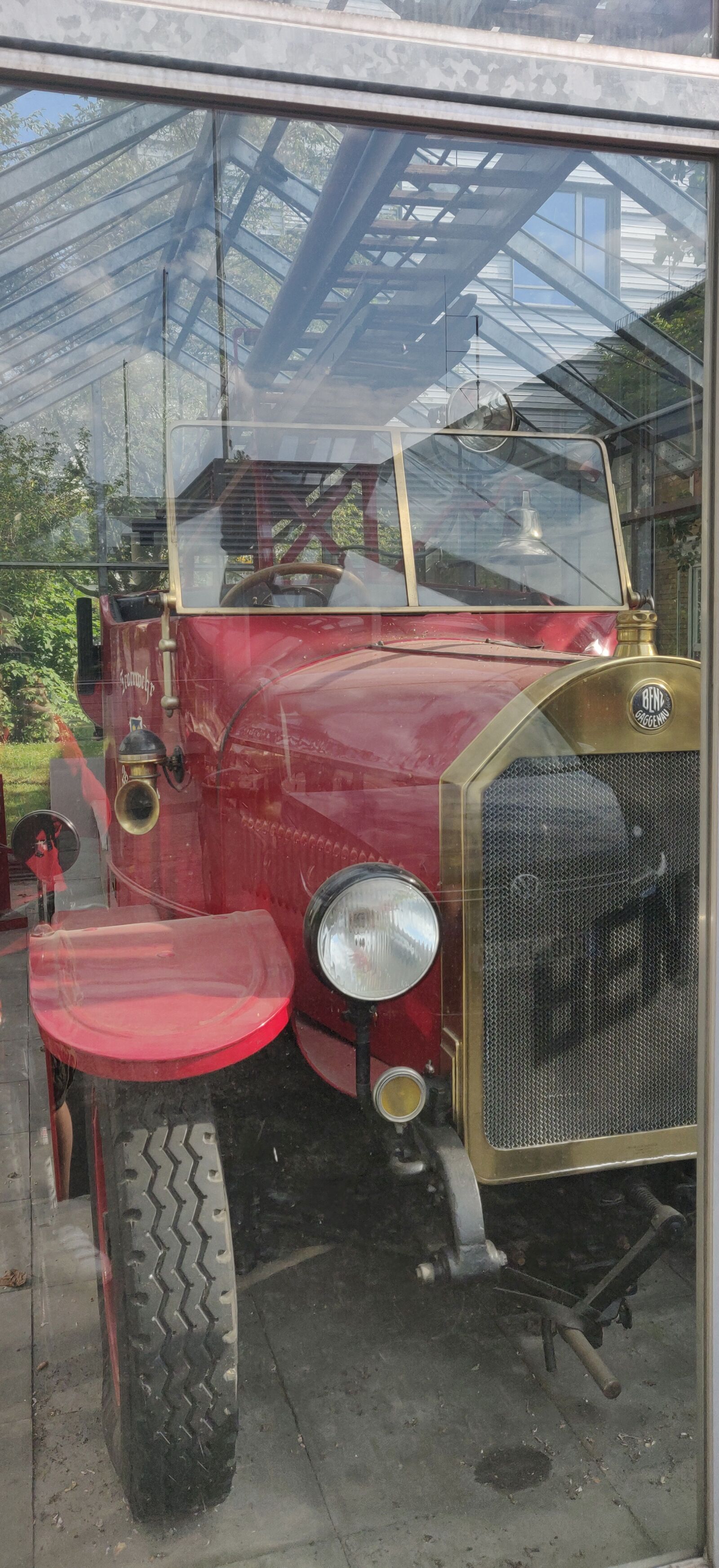 OnePlus 6T sample photo. Firetruck, wiesbaden, old photography