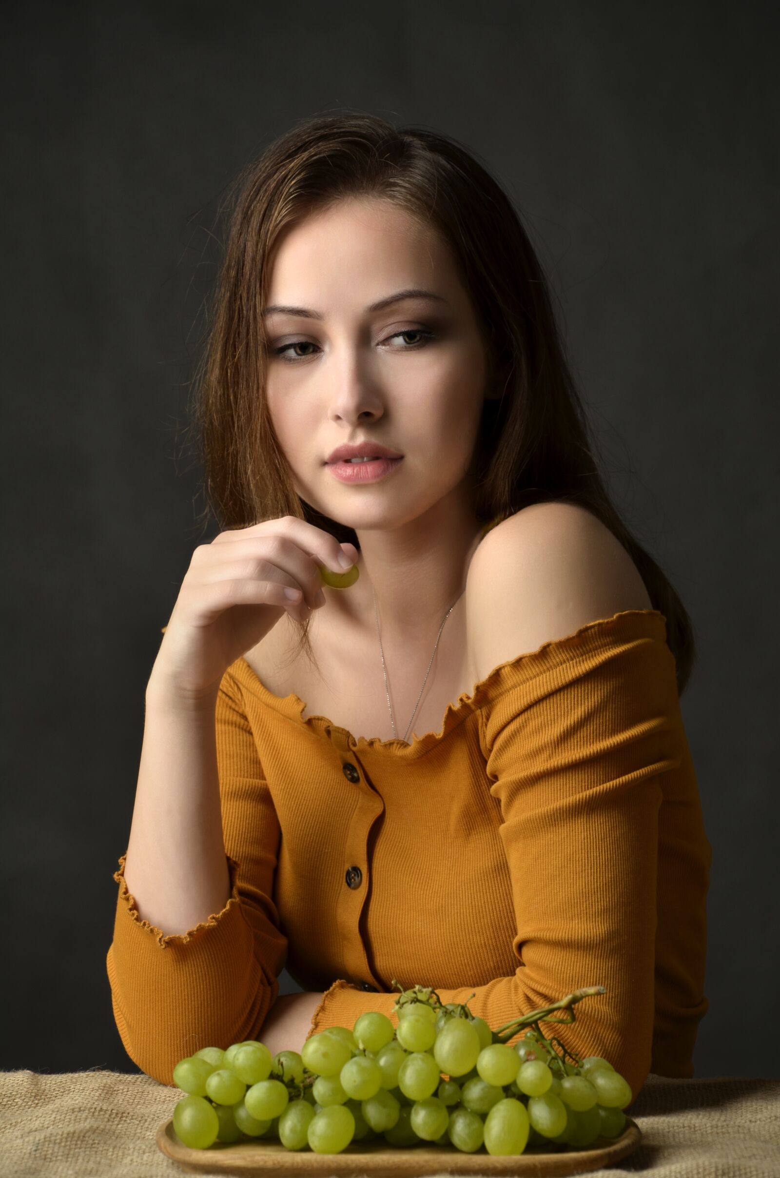 Nikon D7000 sample photo. Girl, grapes, beauty photography