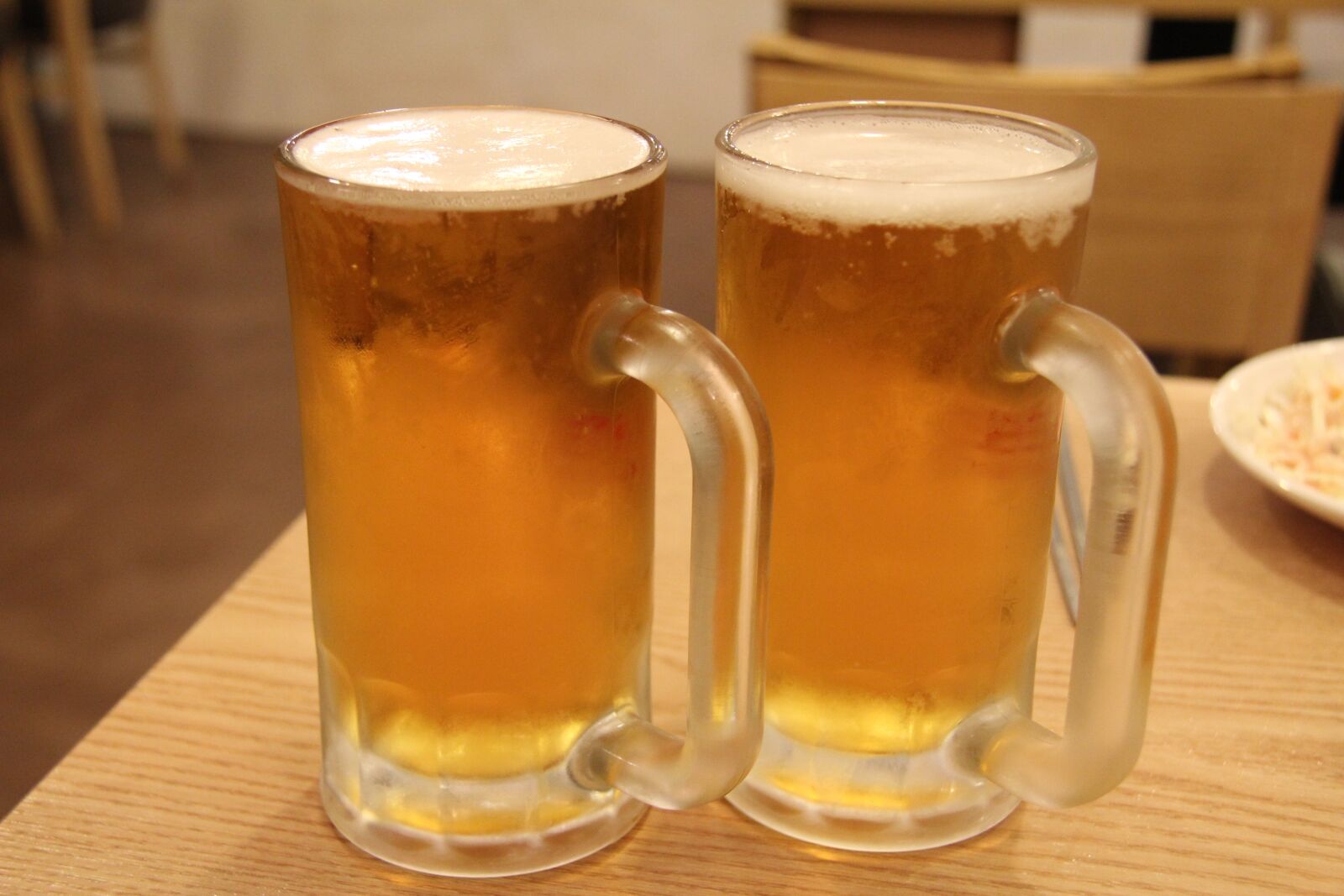 Canon EF-S 18-200mm F3.5-5.6 IS sample photo. Draft beer, beer, hof photography