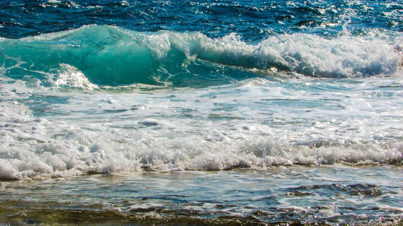 Canon PowerShot SX400 IS sample photo. Wave, bubbles, foam photography