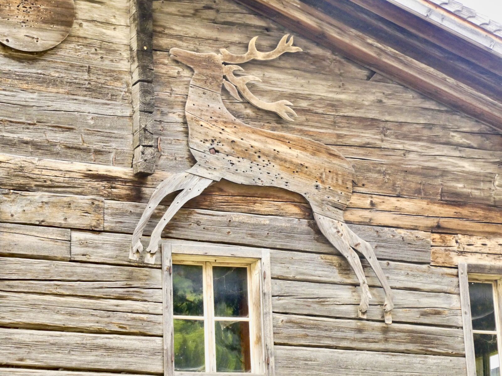 Panasonic Lumix DC-ZS70 (Lumix DC-TZ90) sample photo. Motif, wood, outline photography