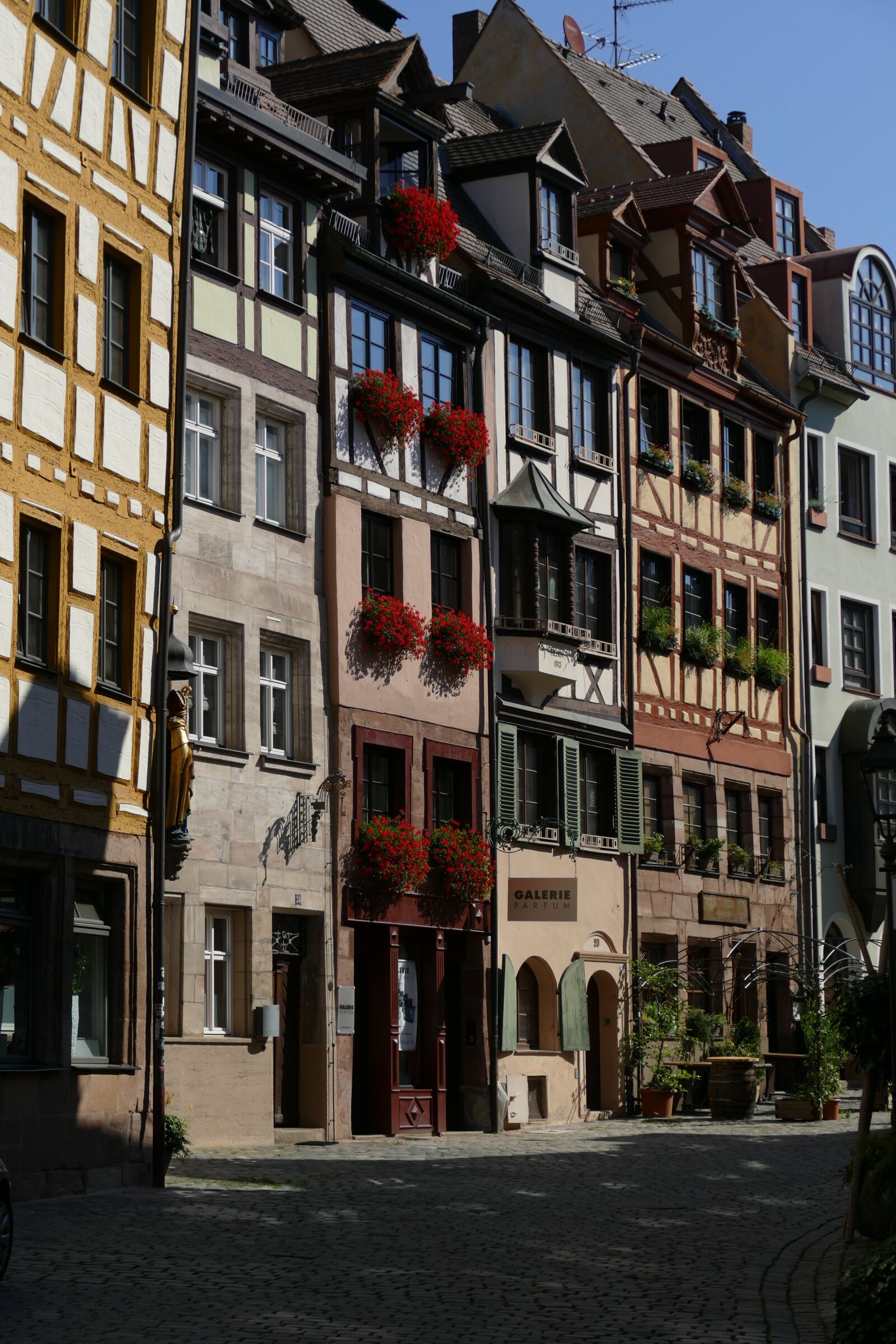 Panasonic Lumix DMC-FZ1000 sample photo. Nuremberg, historic center, wei photography