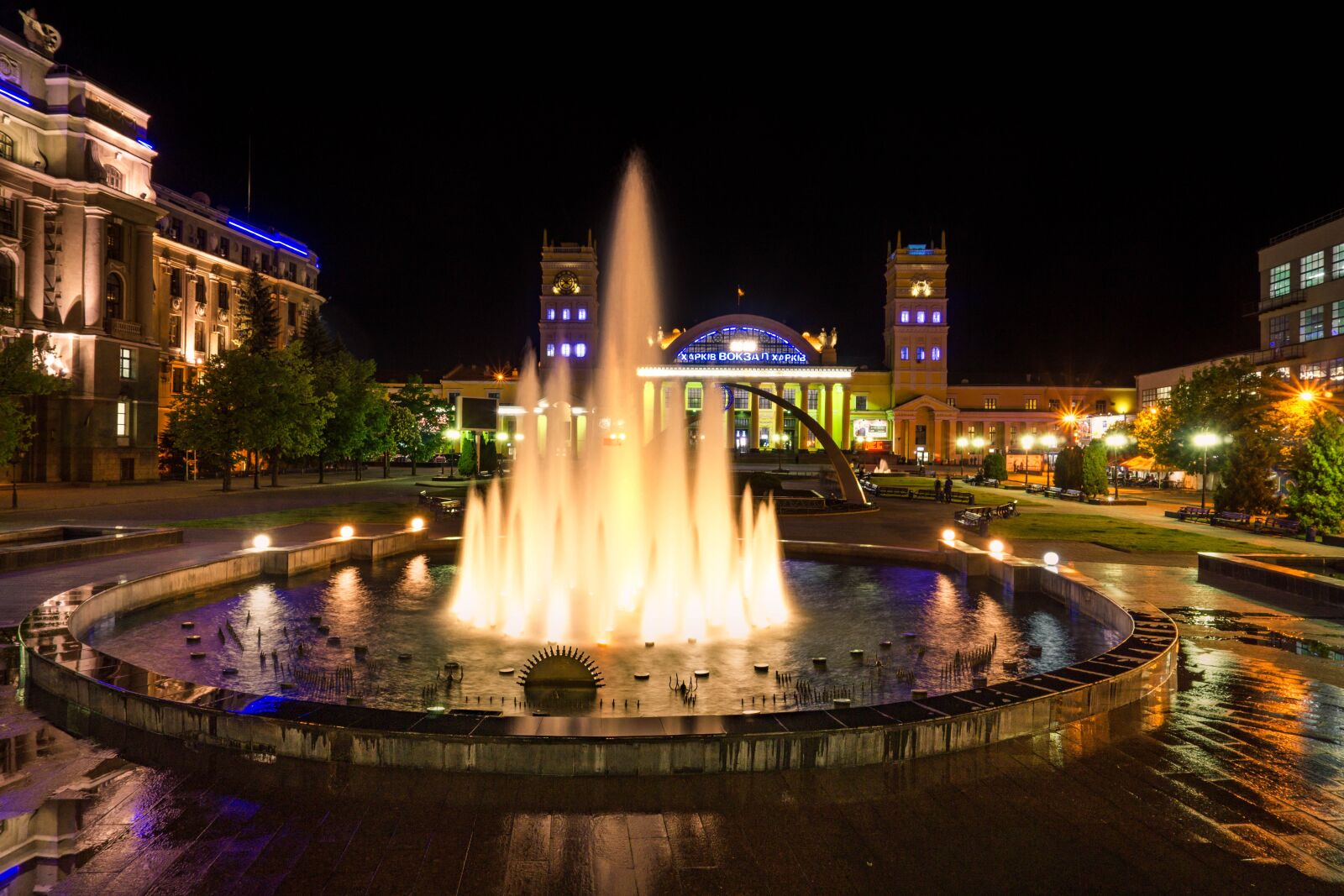 Sony a6000 sample photo. South station, kharkov, fountain photography