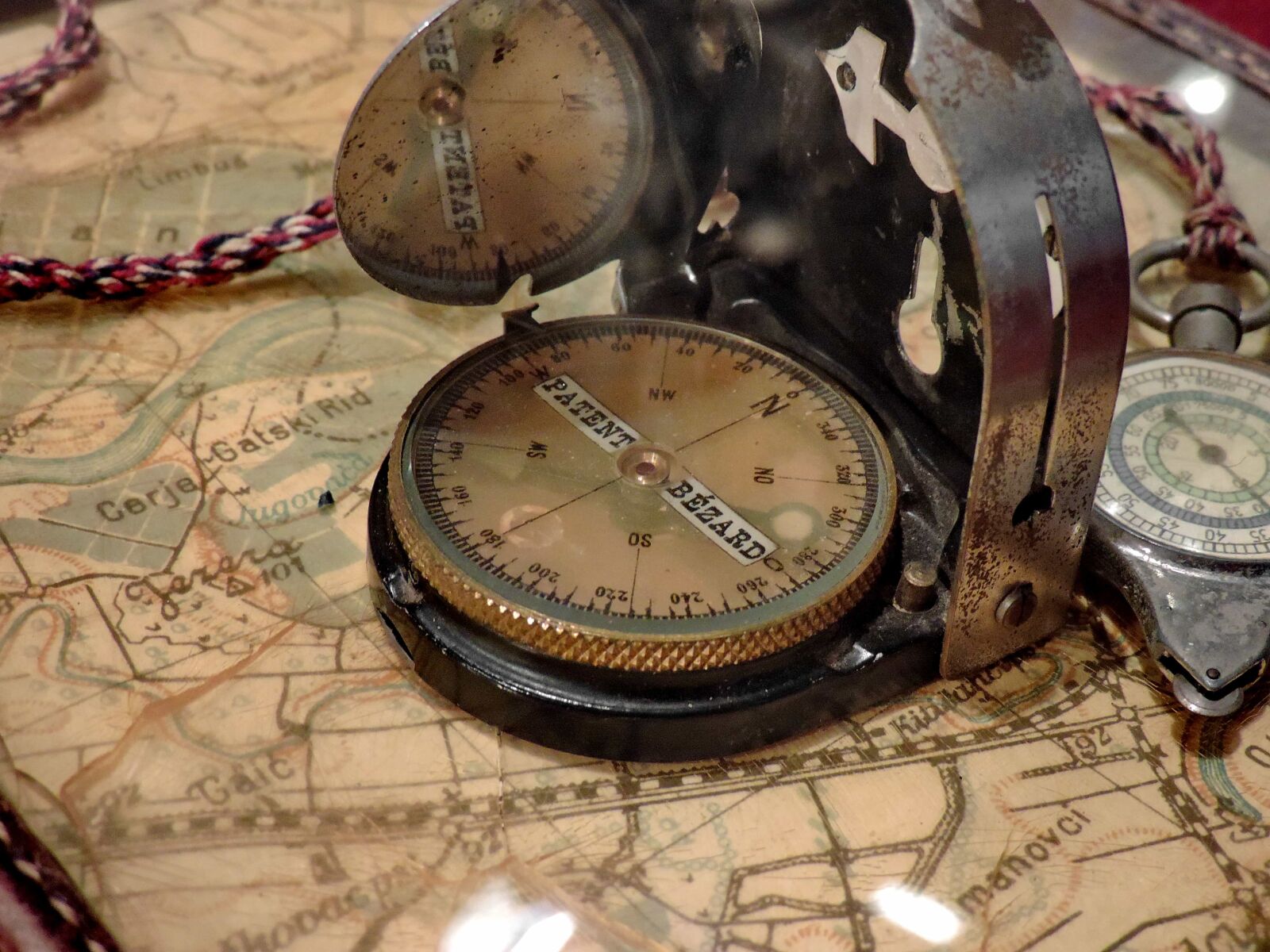 Nikon Coolpix P520 sample photo. Antiquity, cast iron, compass photography