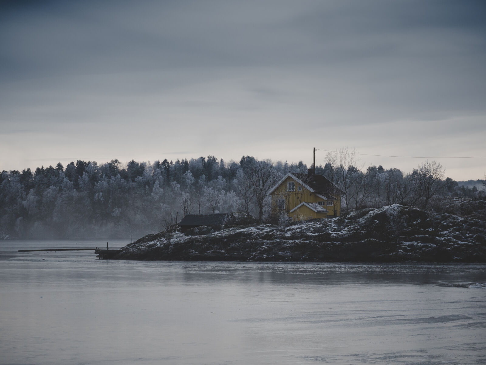 Panasonic Lumix DMC-GH4 sample photo. House, near, lake photography