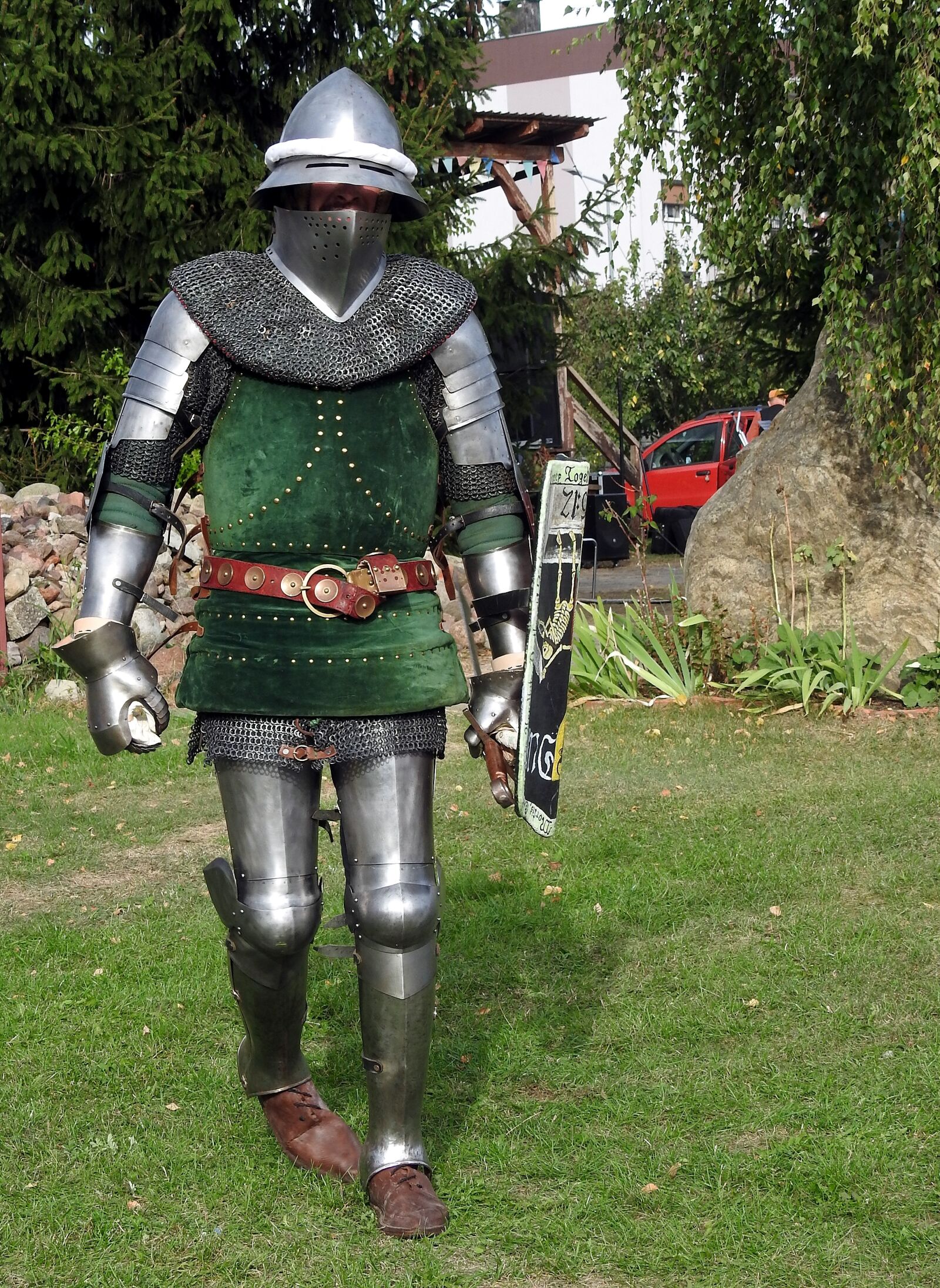 Nikon Coolpix P900 sample photo. Knight, armor, the middle photography