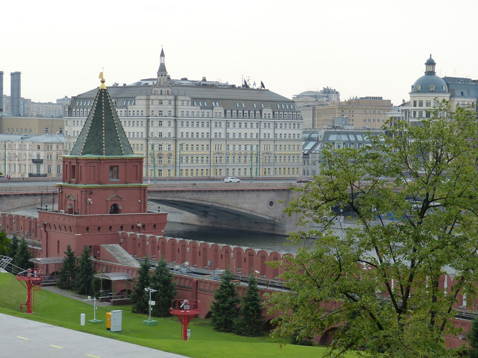 Panasonic Lumix DMC-FZ150 sample photo. Moscow, russia, historically photography