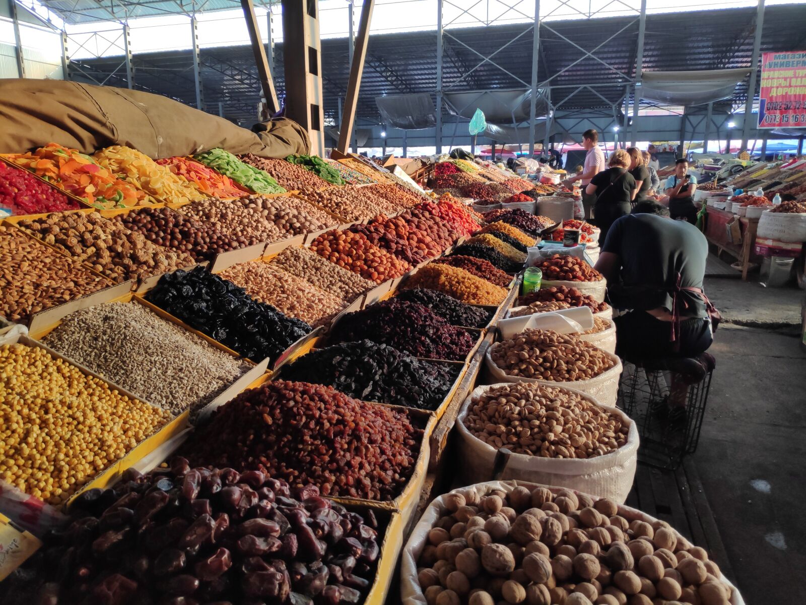 Xiaomi POCO F1 sample photo. Bazaar, bazar, dried fruit photography