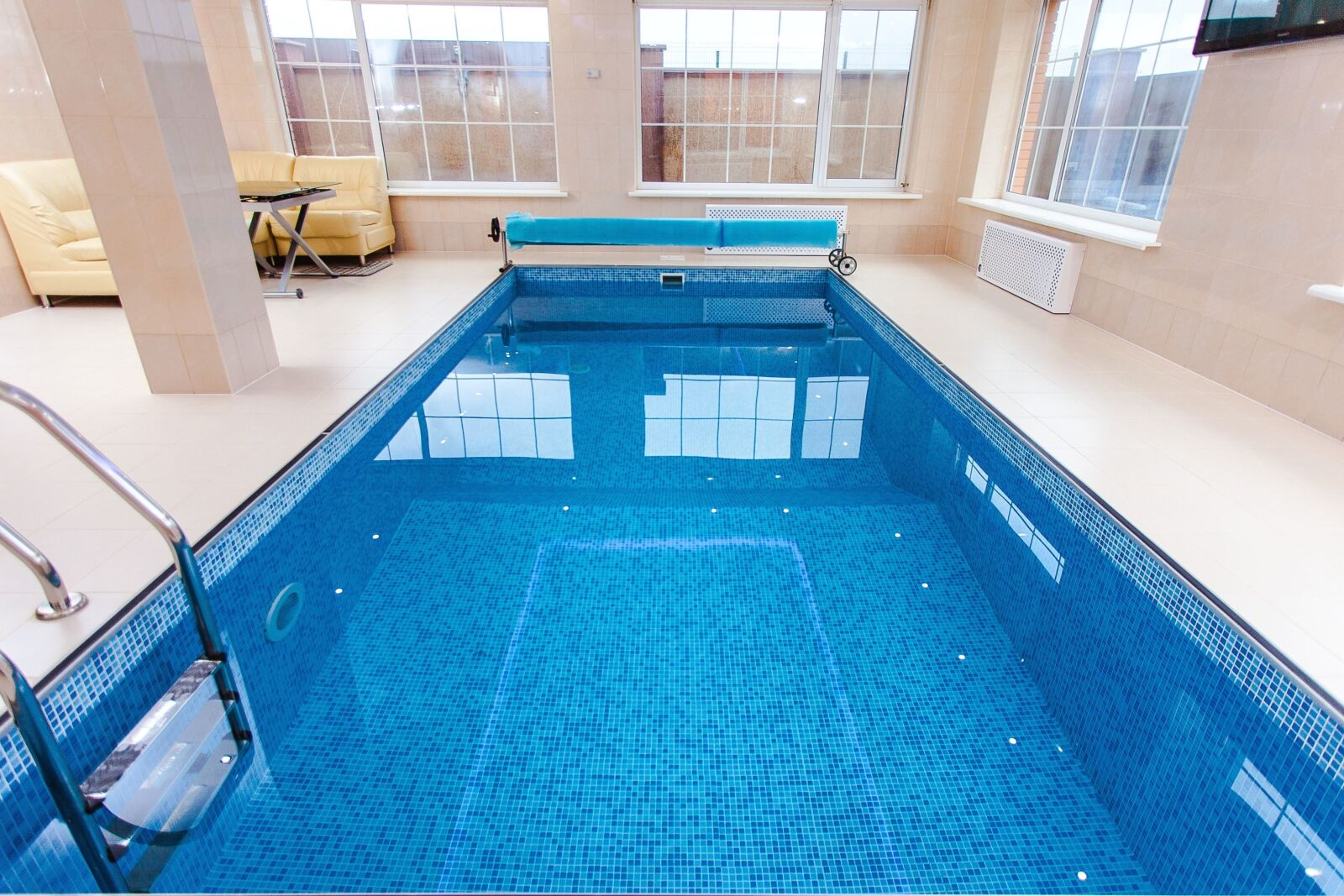 Canon EOS 5D Mark II sample photo. Swimming pool, water, interior photography
