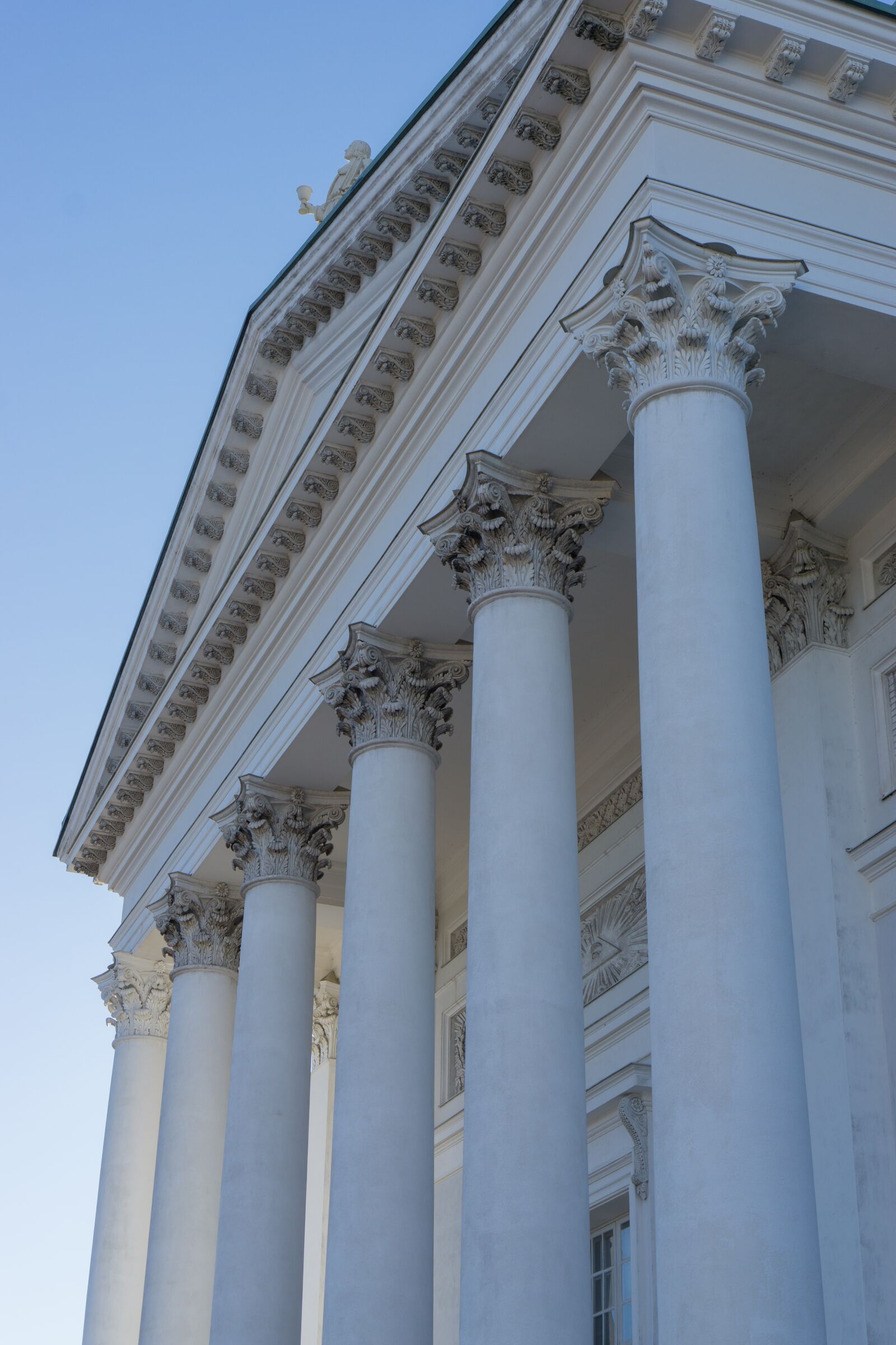 Sony a6000 + Sony E 35mm F1.8 OSS sample photo. Columns, cathedral, suurkirkon photography